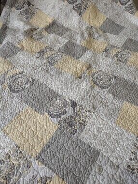 Quilt Reversible Floral Patchwork Grey Print